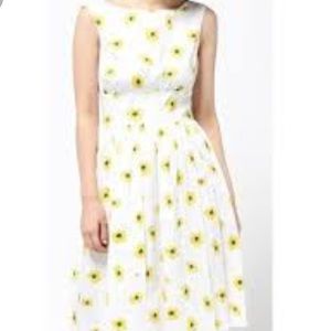 Lovely and flattering kate spade sunflower dress